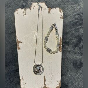 16 to 18 inch pearl necklace and matching bracelet